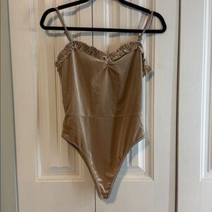 Chic Ruffled Tan Velvet Bodysuit - Medium